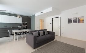 Porta Nuova Bright And Roomy Flat